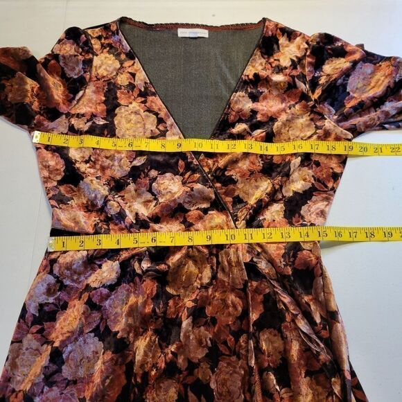 Coco + Jaimeson  Surplice V-Neck 3/4 Sleeve Floral Velvet Faux-Wrap Mini Dress L - Picture 14 of 16